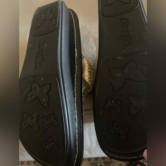 Alegria Womens Sandals Gold Dazzier Leather Two Strap Slip On Size 39 Eur (9 US) - Picture 2 of 3